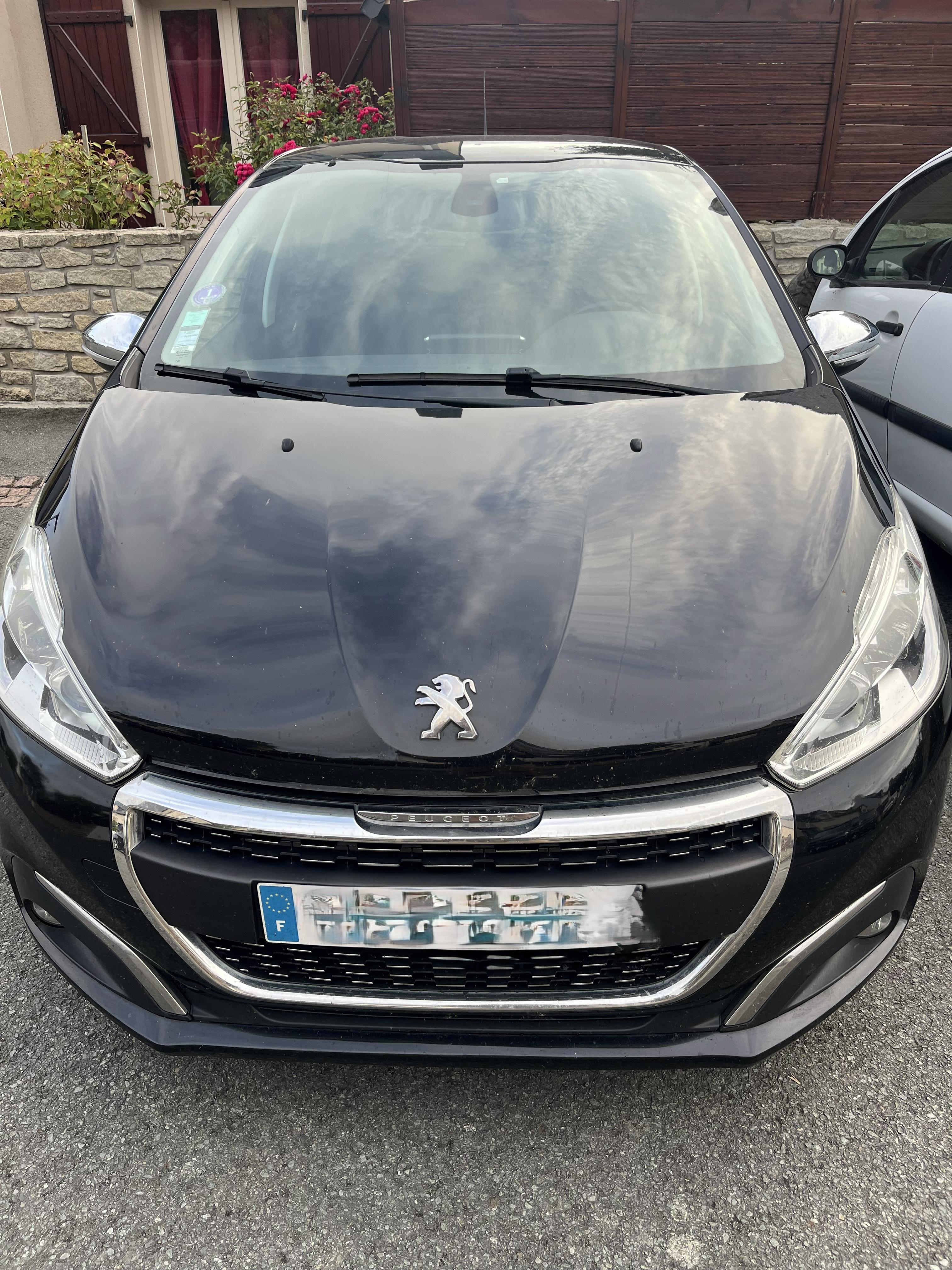 Peugeot 208 2019 à Saint-Malo
