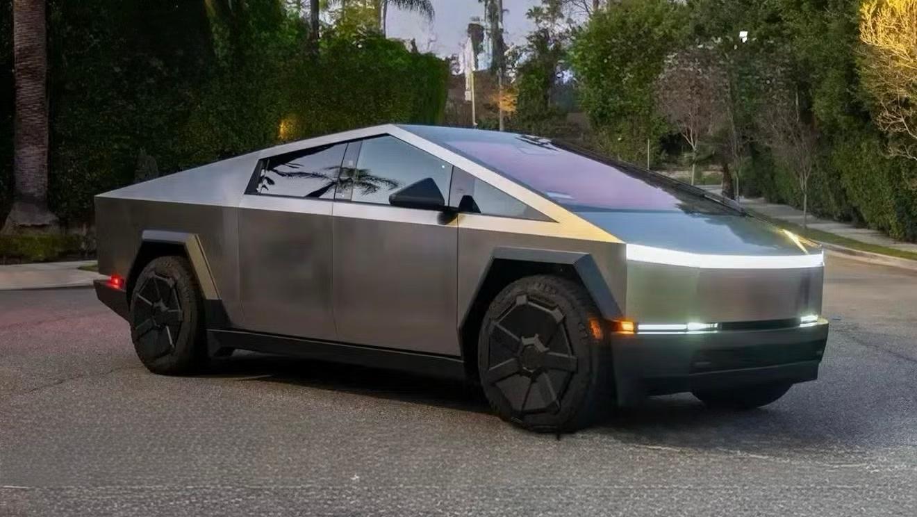 Tesla Cybertruck 2024 in 