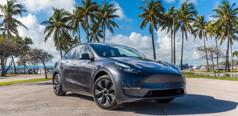 Tesla Model Y 2025