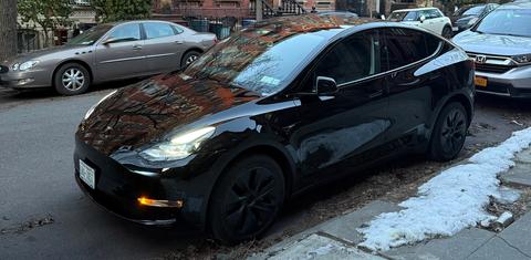 Tesla Model Y 2025