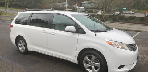 Toyota Sienna 2011