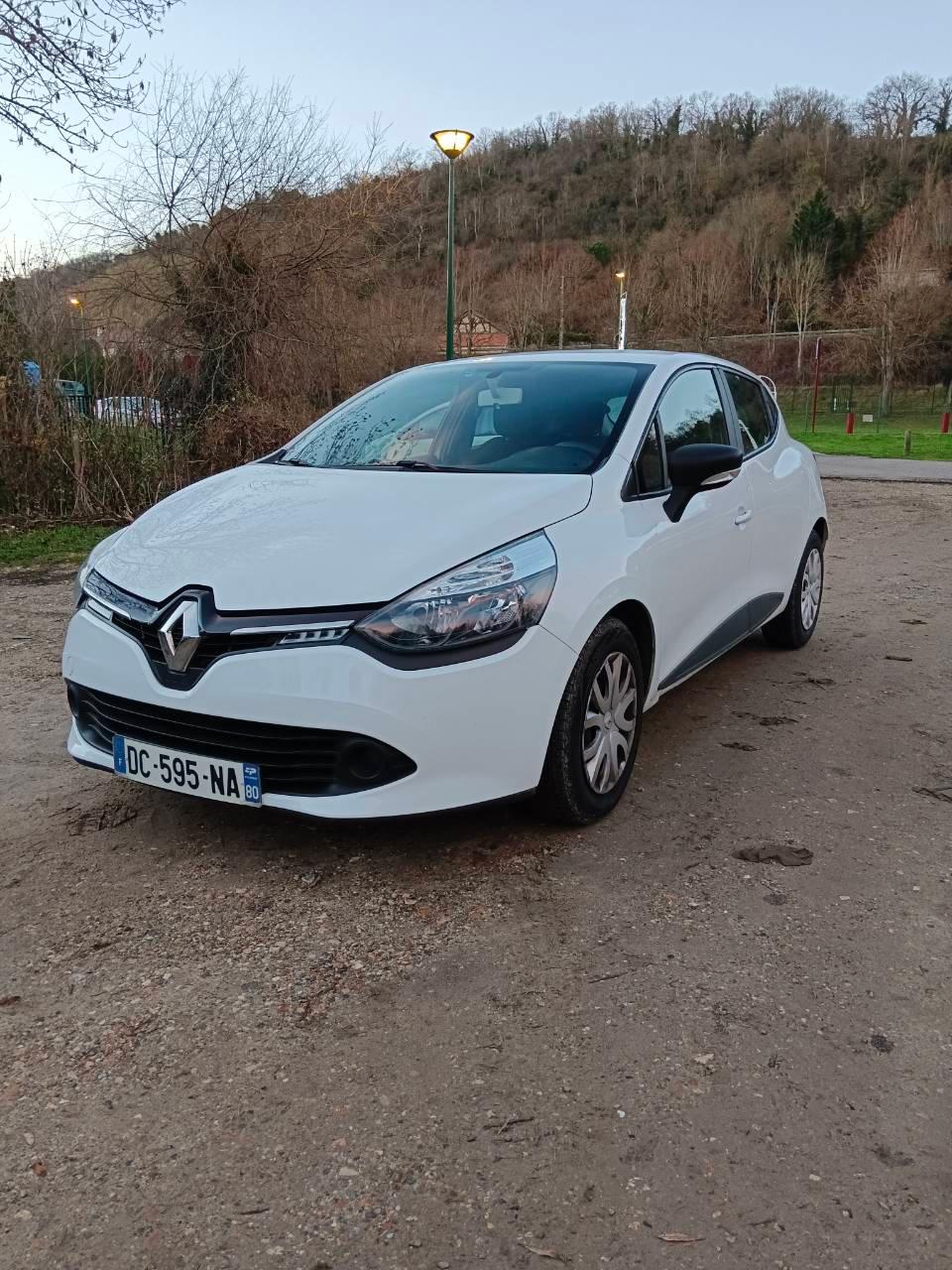 Renault CLIO IV 2014 à L'Aigle