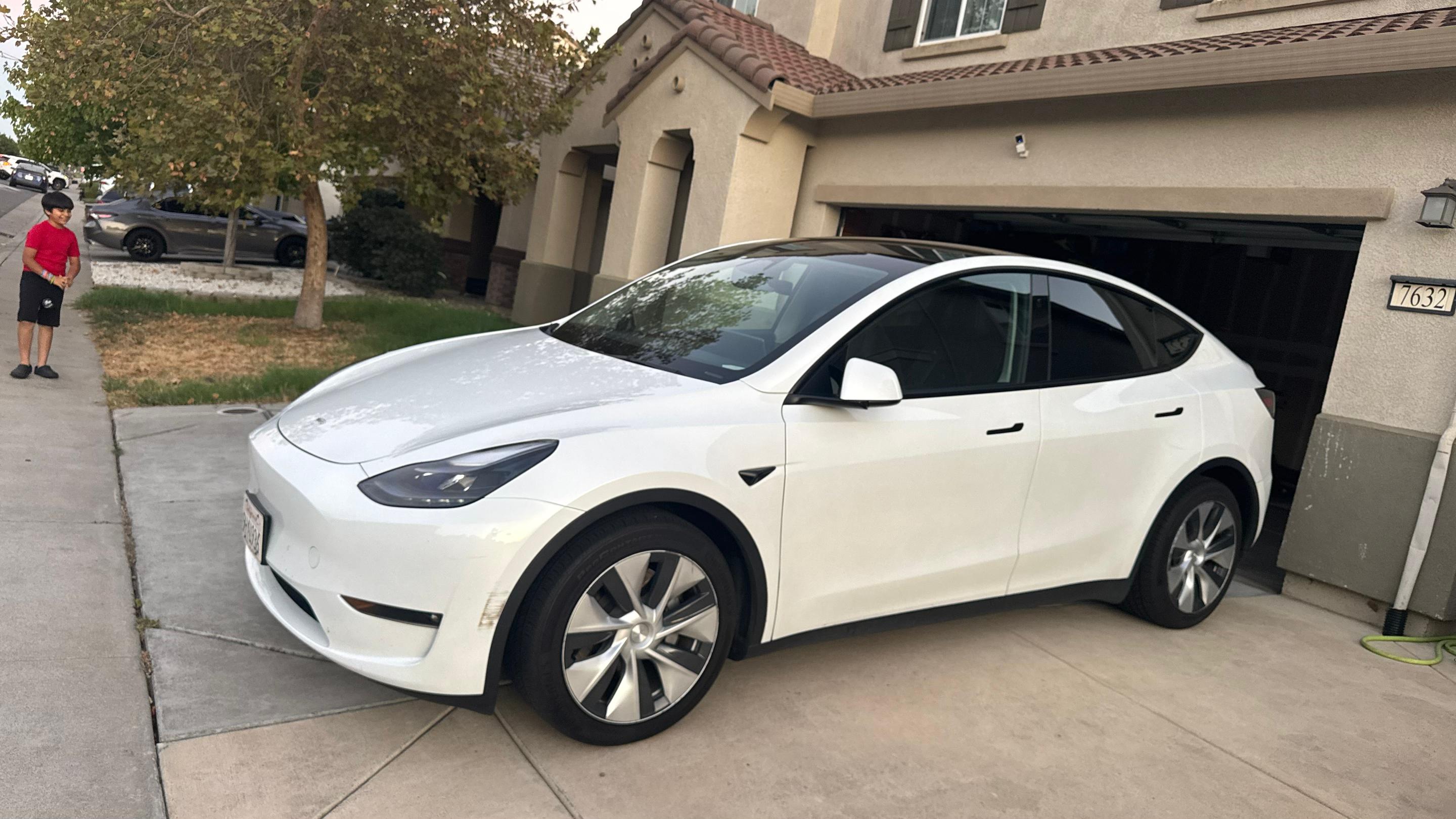 Tesla Model Y 2023 in Elk Grove, CA