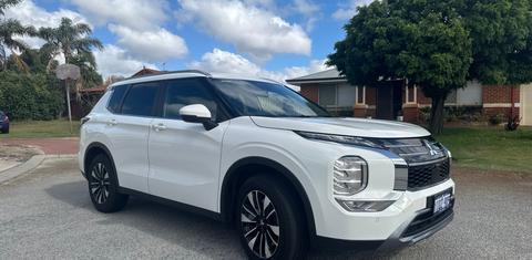 Mitsubishi OUTLANDER 2025