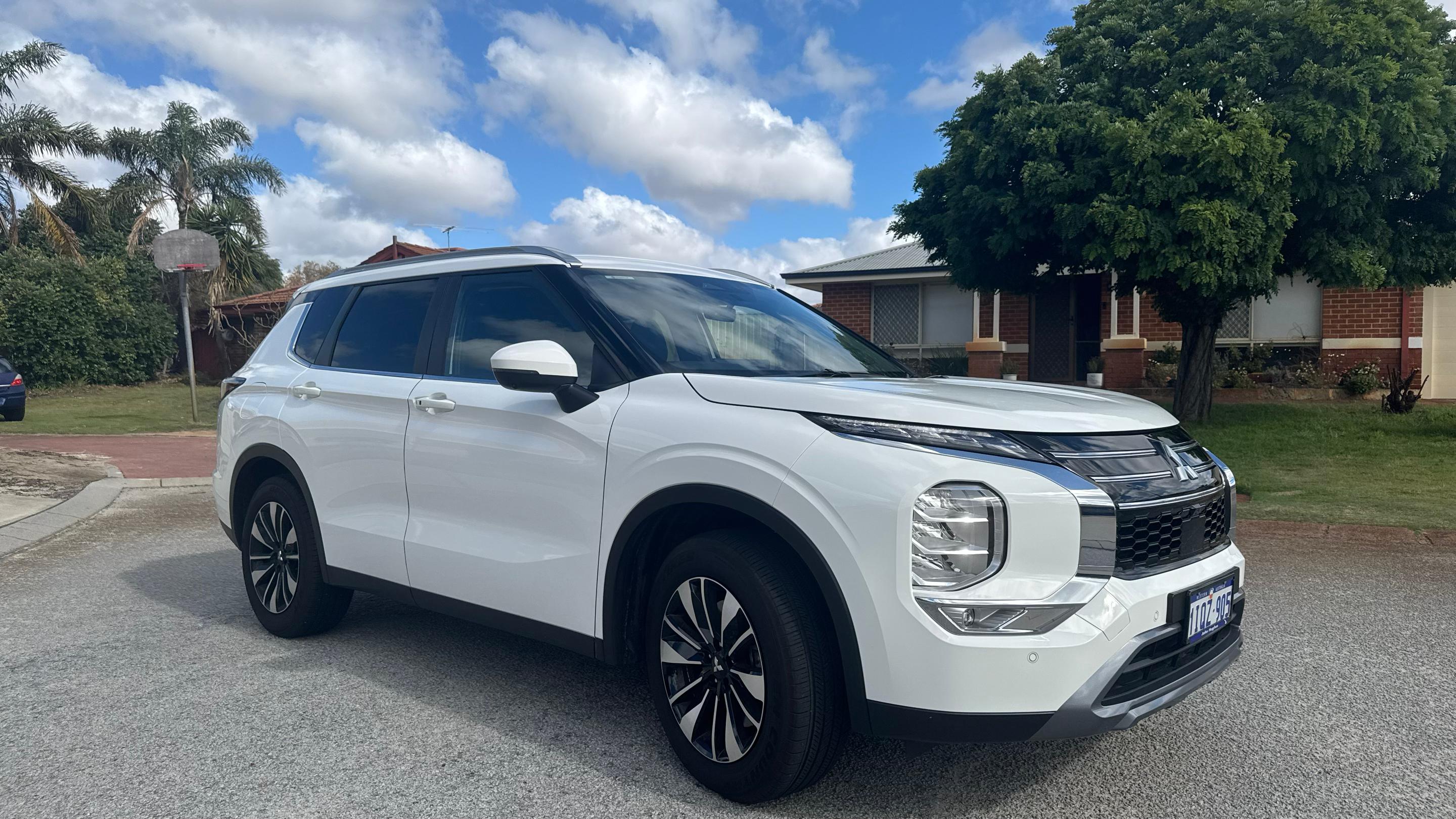 Mitsubishi OUTLANDER 2025 in Kiara