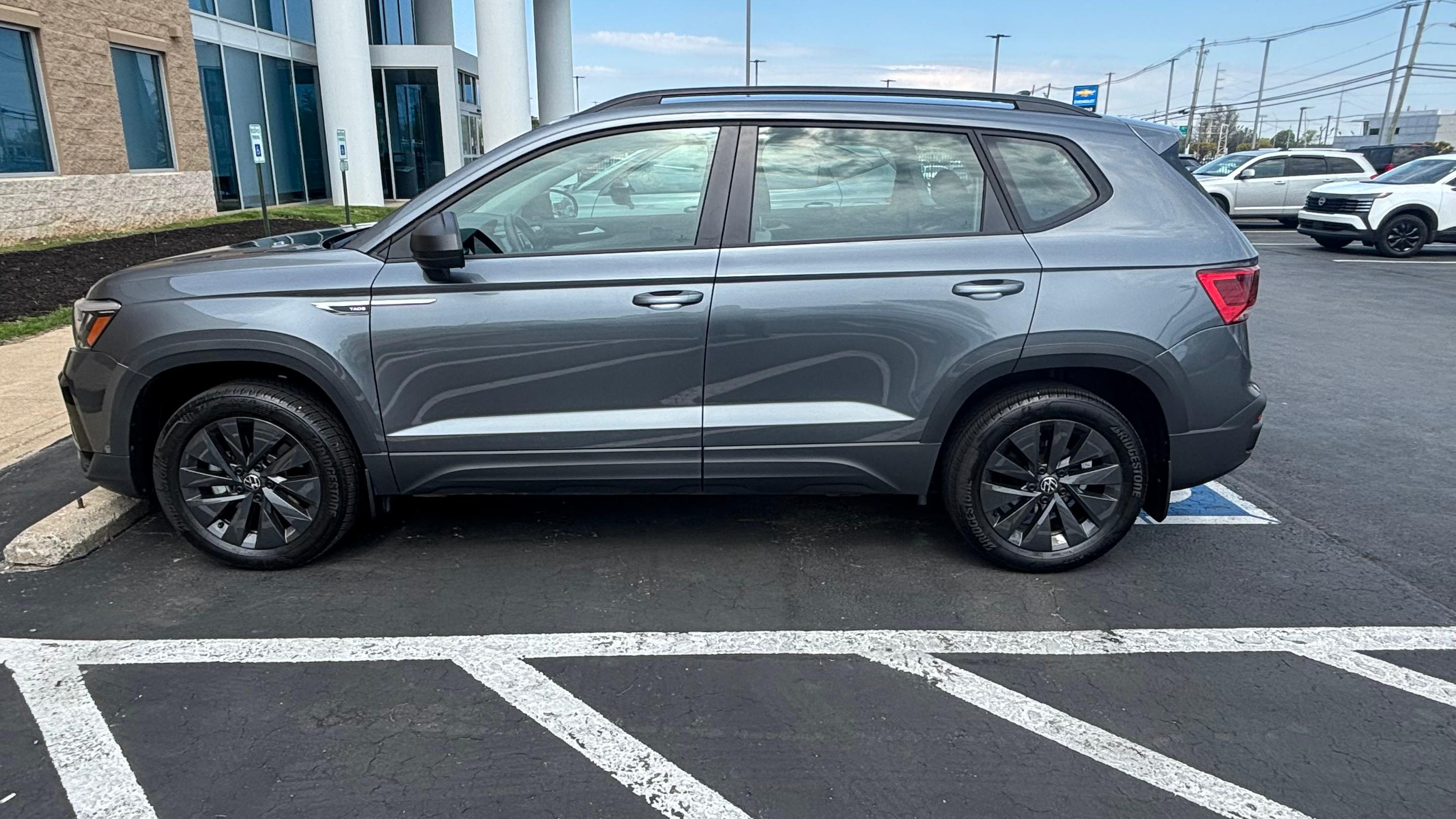 Volkswagen Taos 2024 in Louisville, KY