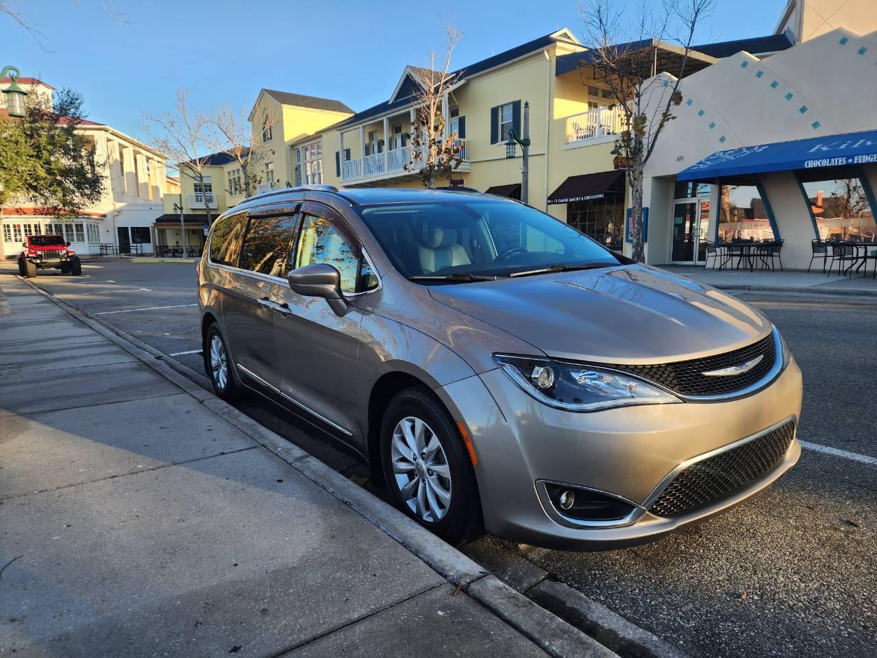 Chrysler Pacifica 2018 in 