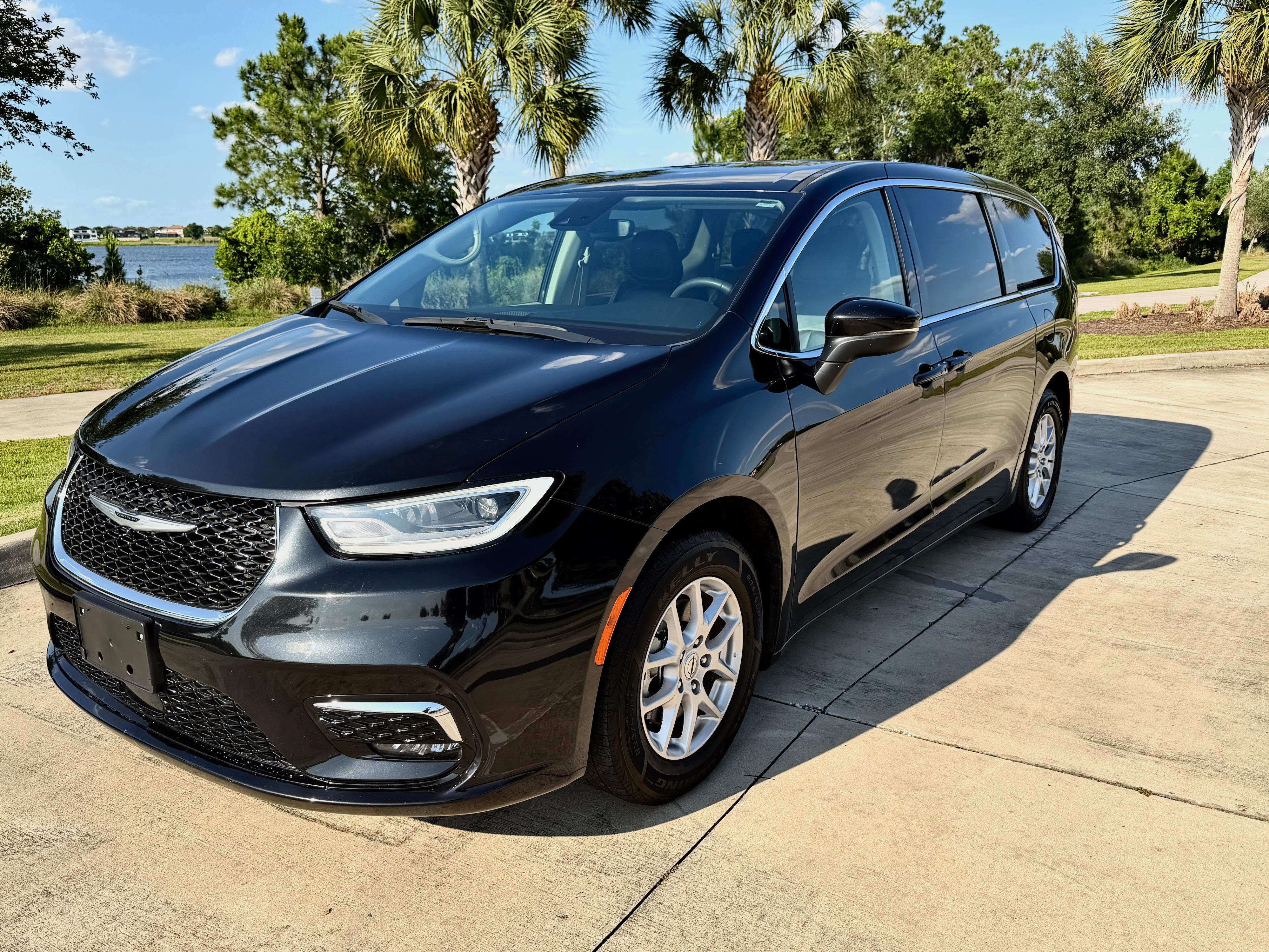 Chrysler Pacifica 2023 in Oakland, FL
