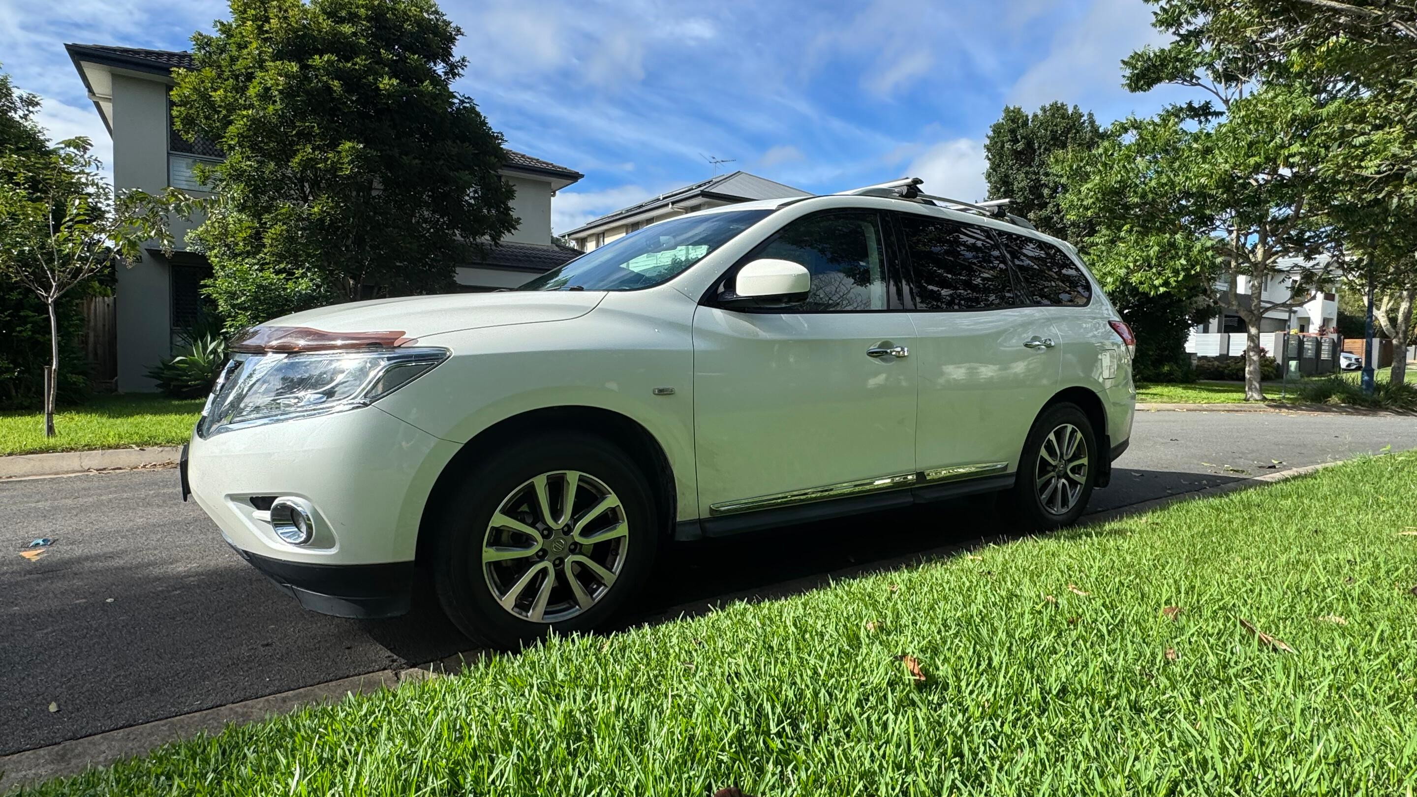 Nissan PATHFINDER 2015 in New Farm