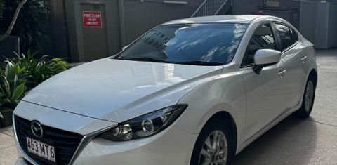 Mazda MAZDA3 2015