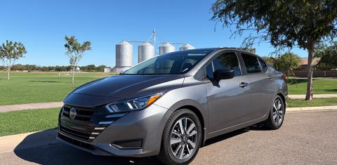 Nissan Versa 2023