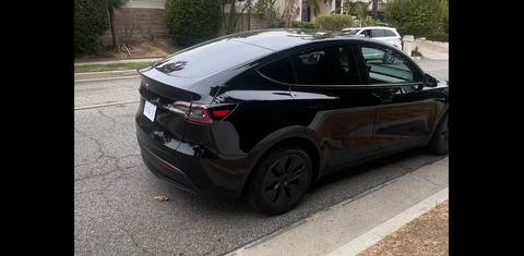 Tesla Model Y 2025