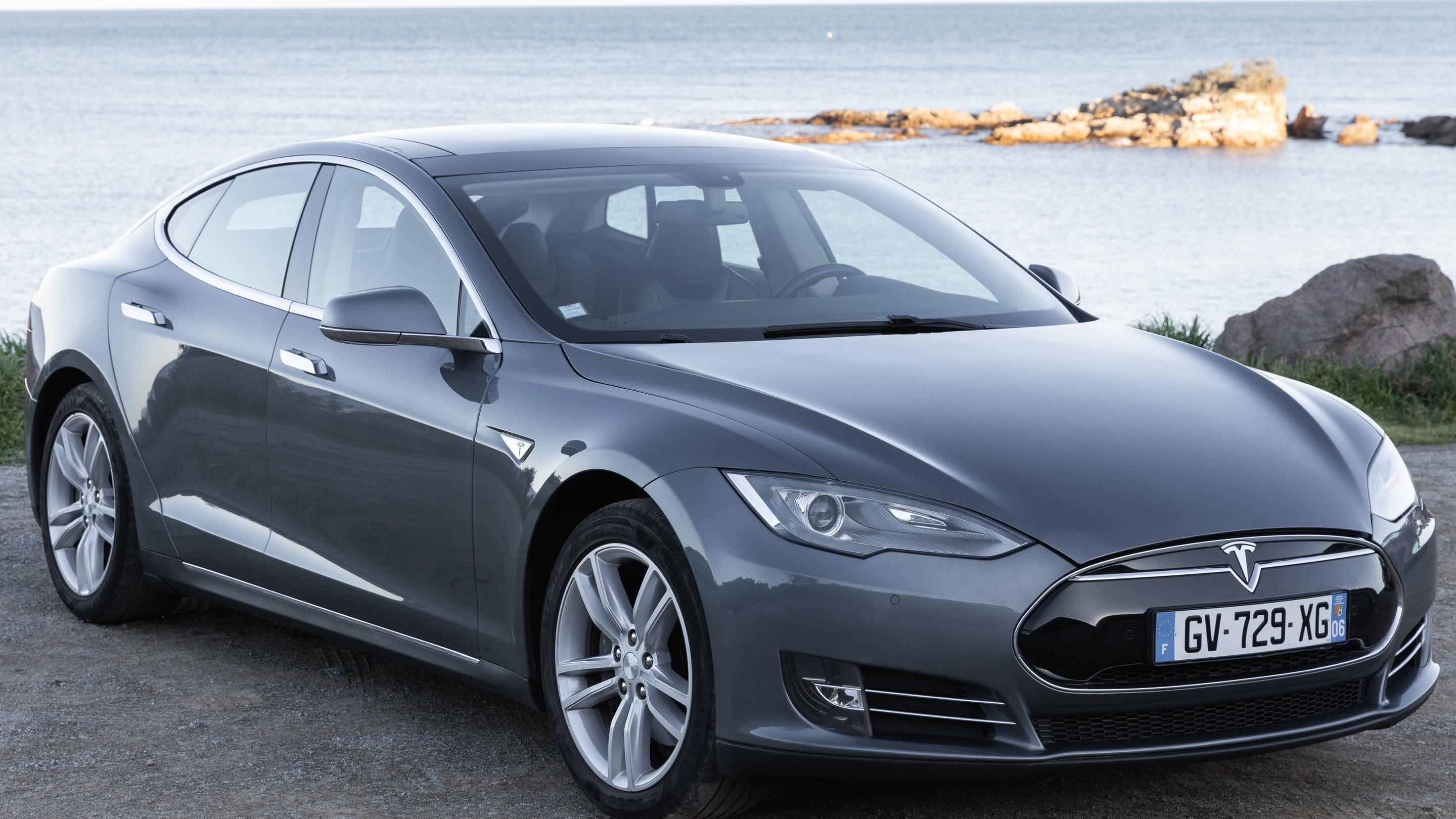 Tesla MODEL S 2014 à Fréjus