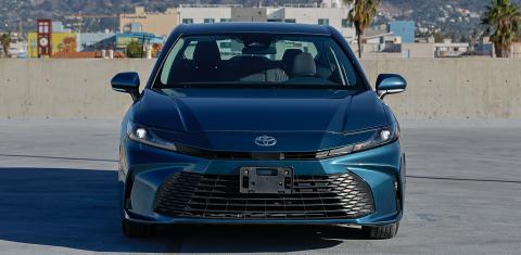 Toyota Camry Hybrid 2025