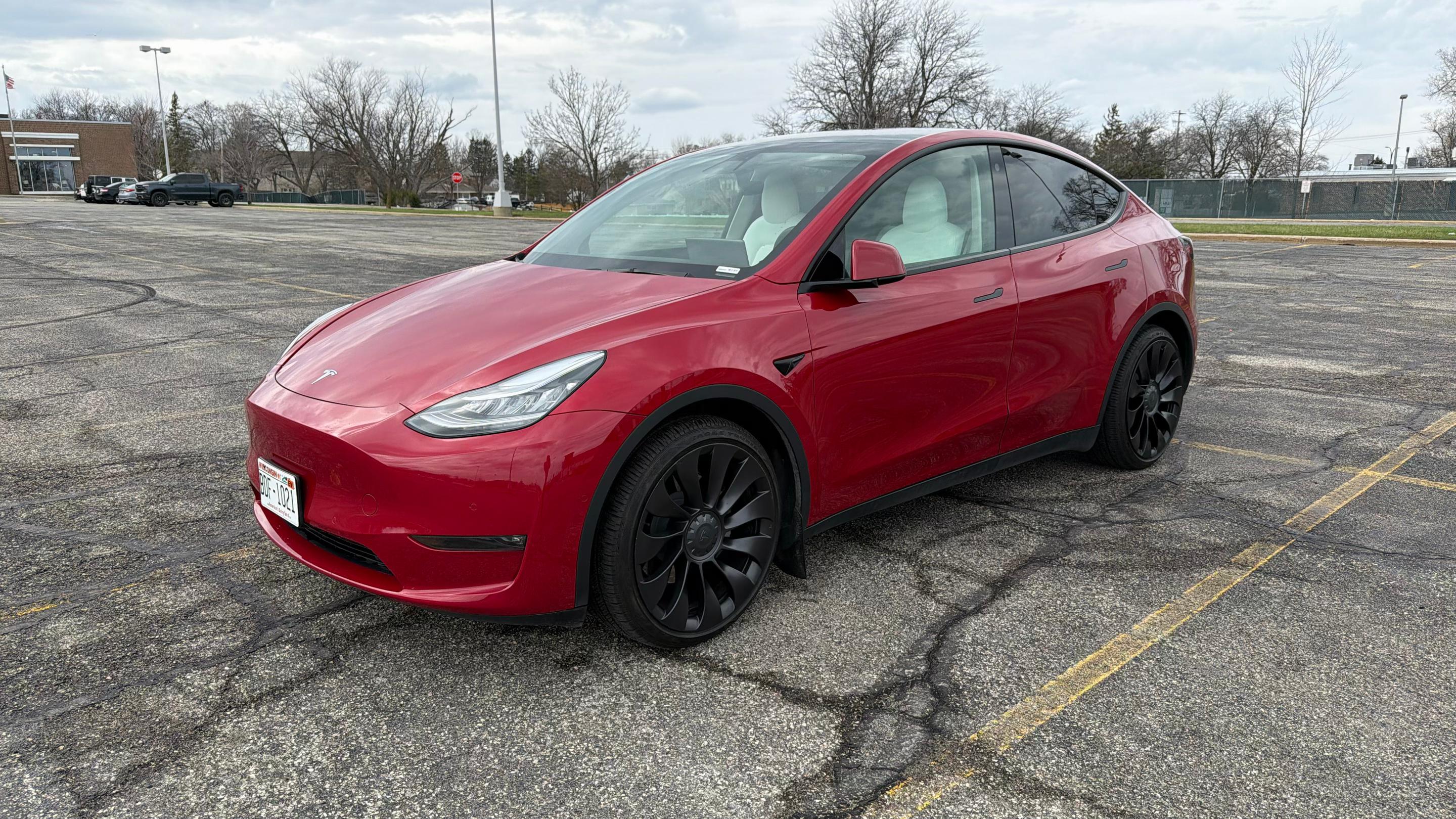 Tesla Model Y 2021 in Greenfield, WI