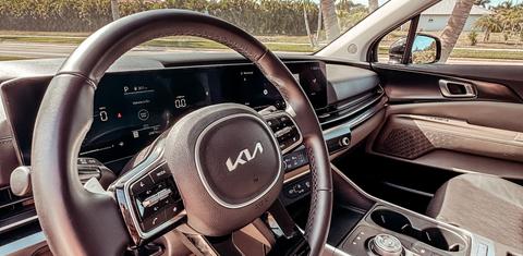 Kia Carnival Hybrid 2025