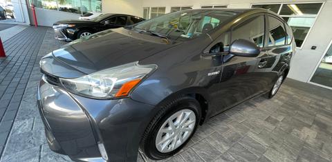 Toyota Prius v 2015