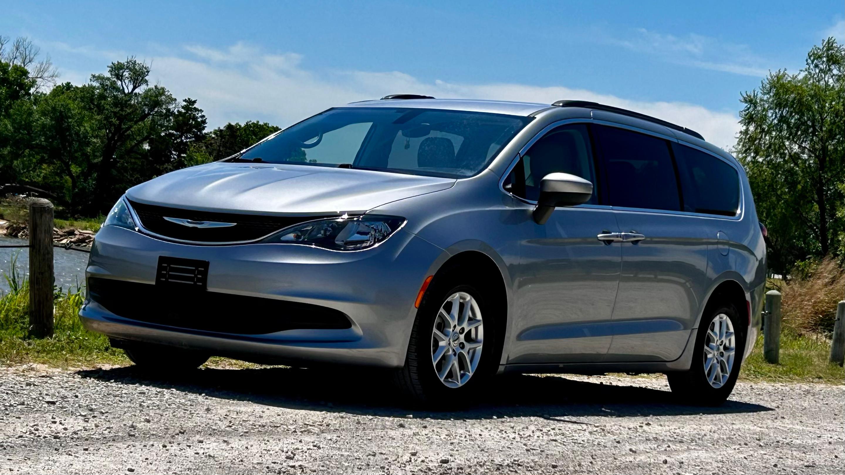 Chrysler Voyager 2021 in Warr Acres, OK