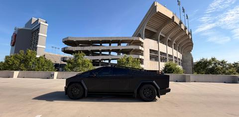 Tesla Cybertruck 2025