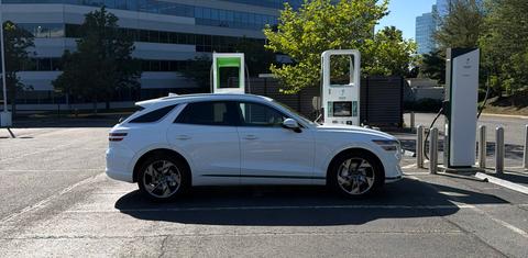 Genesis Electrified GV70 2025