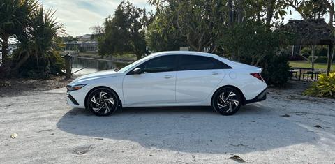 Hyundai Elantra Hybrid 2025
