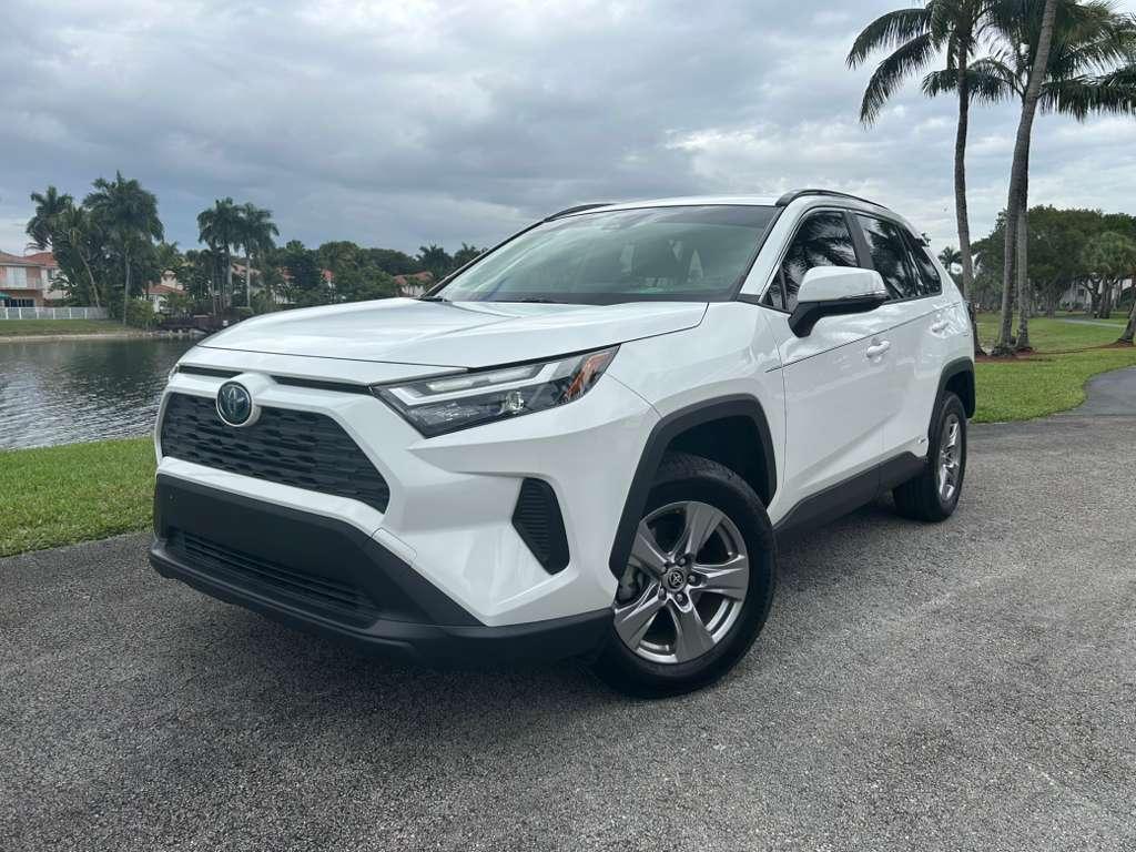Toyota RAV4 Hybrid 2022 in Doral, FL