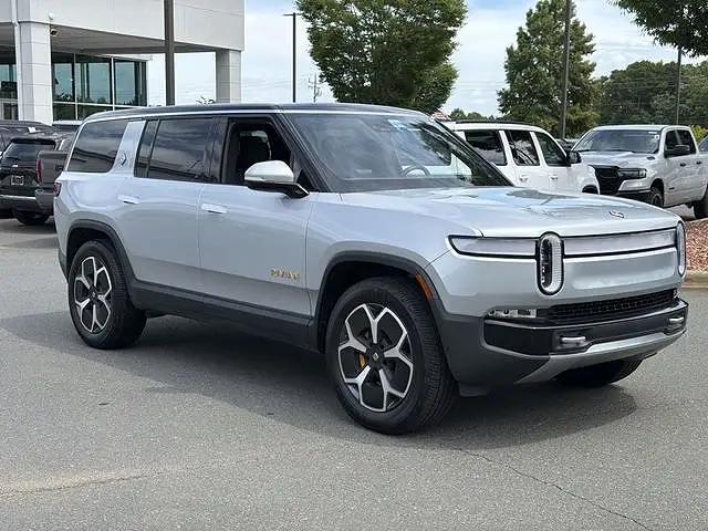 Rivian R1S 2024 in King, ON