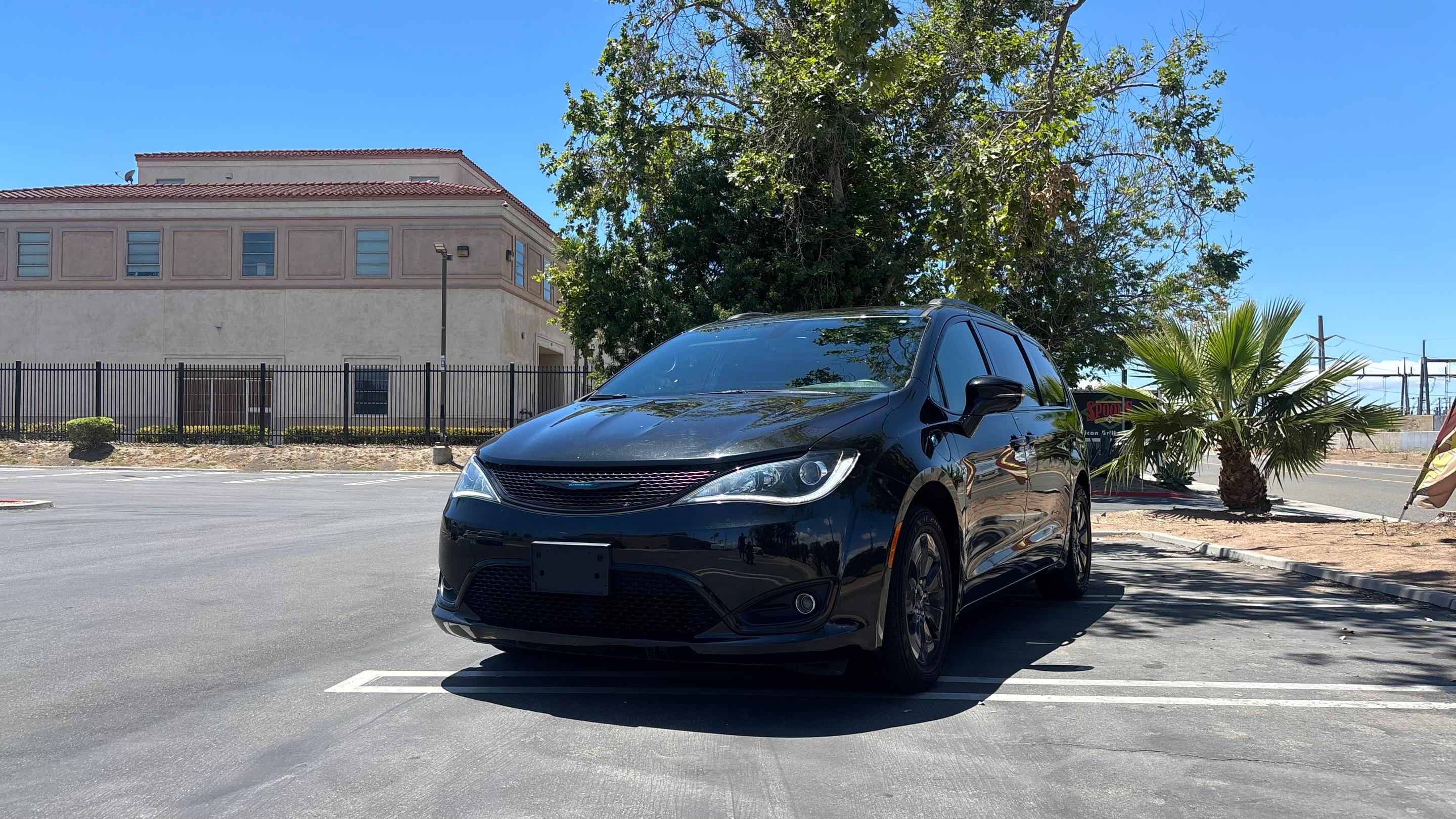Chrysler Pacifica 2020 in Santa Ana, CA