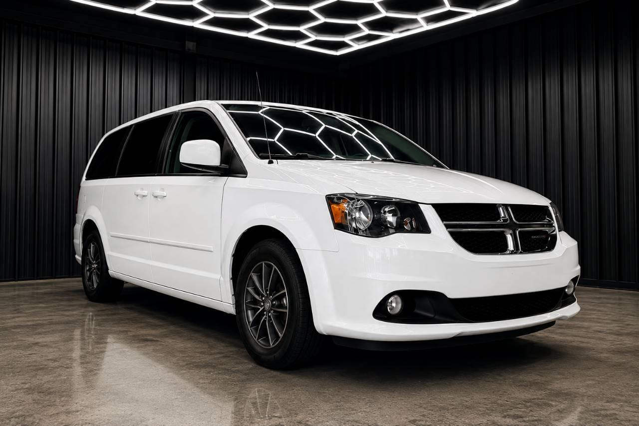 Dodge Grand Caravan 2017 in Pompano Beach, FL