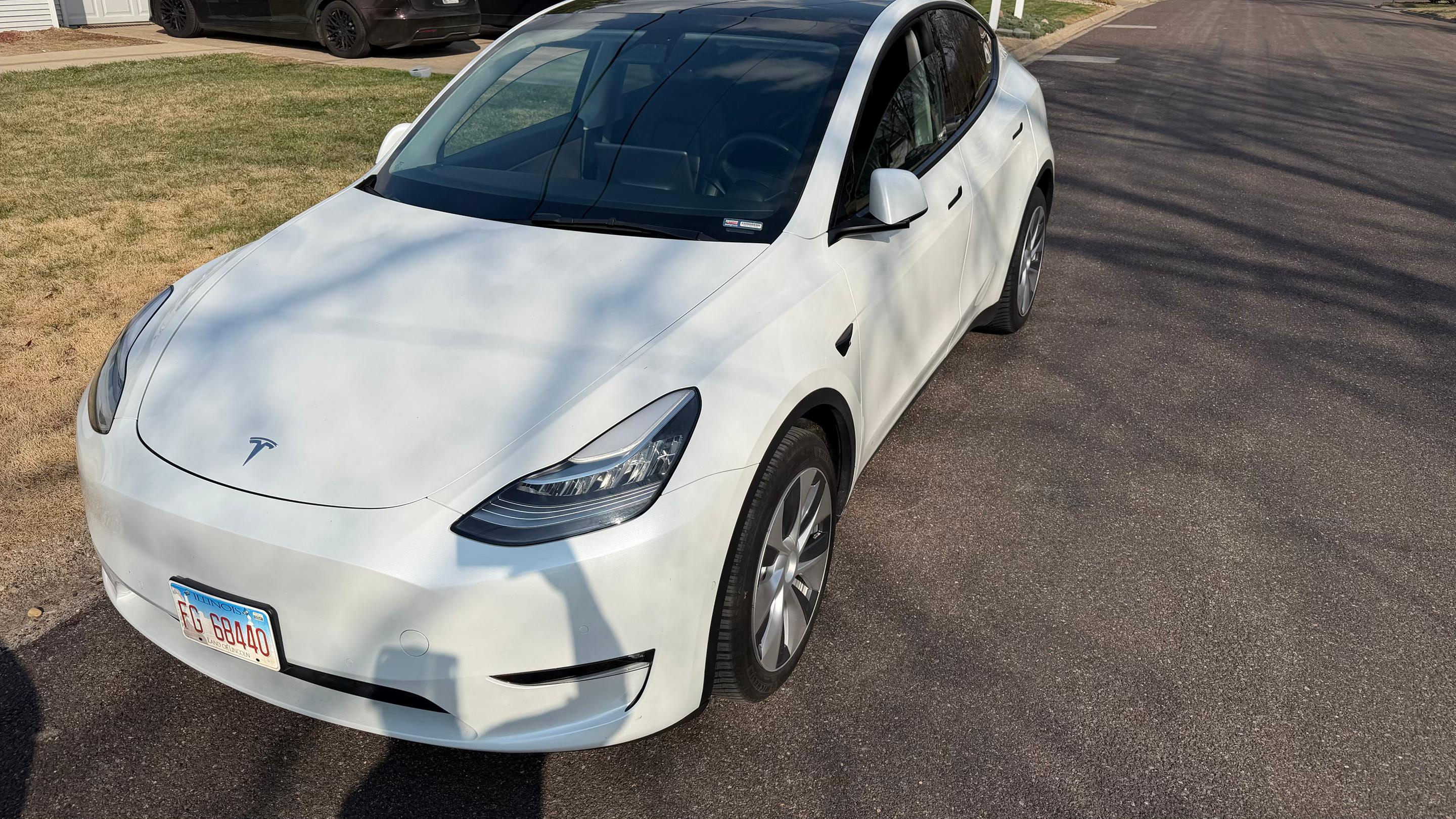 Tesla Model Y 2021 in East Peoria, IL