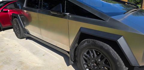 Tesla Cybertruck 2025