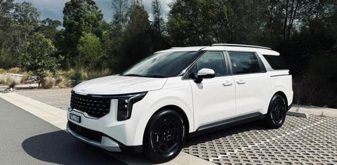 Kia CARNIVAL 2025