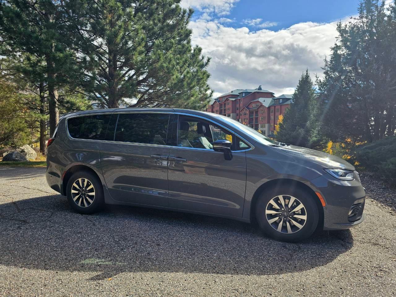 Chrysler Pacifica 2025 in Steamboat Springs, CO
