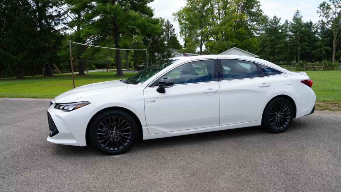 Toyota Avalon Hybrid 2021 in 