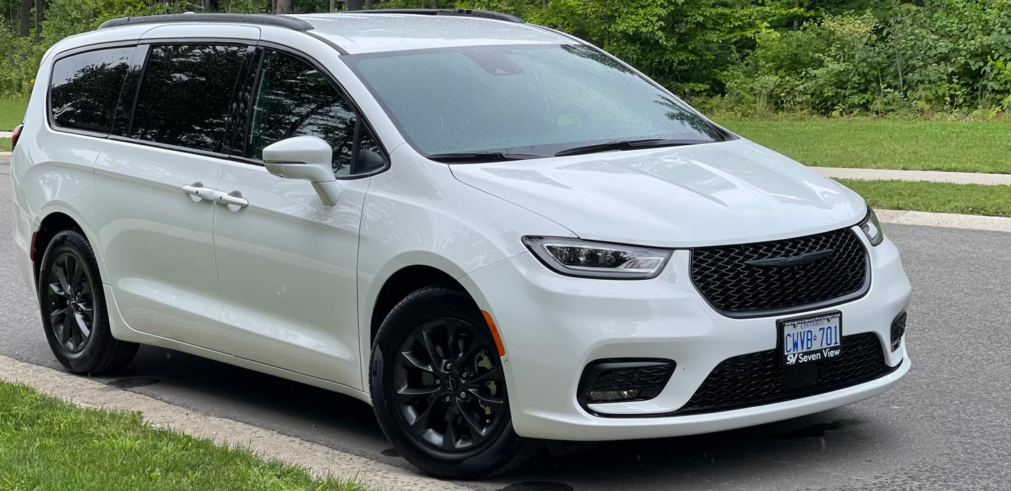 Chrysler Pacifica 2022 rental in Vaughan, ON by Ivan K. Turo