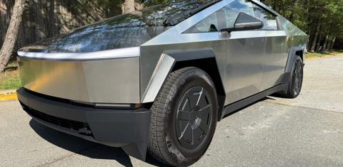 Tesla Cybertruck 2025