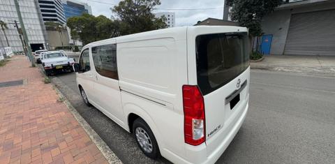 Toyota HIACE 2021