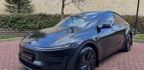 Tesla Model Y 2026