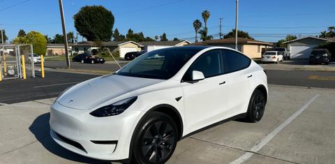 Tesla Model Y 2024