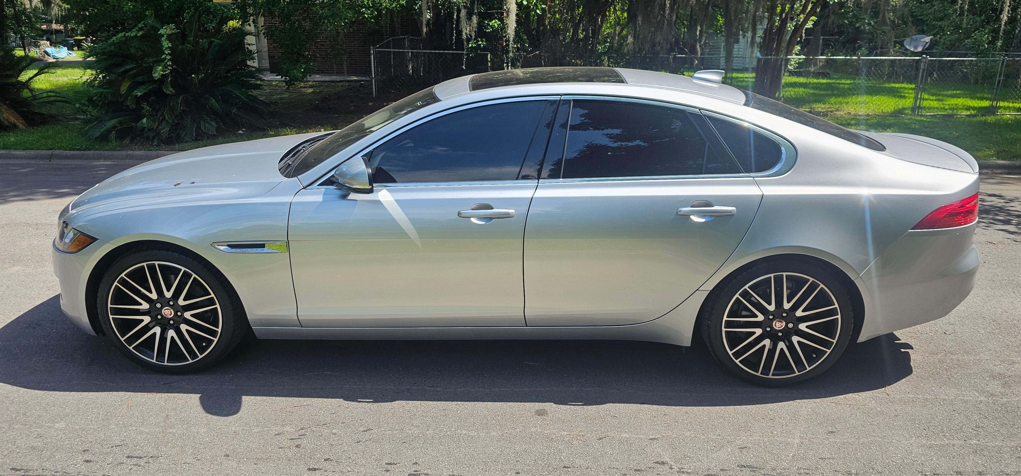 Jaguar XF 2017 in 