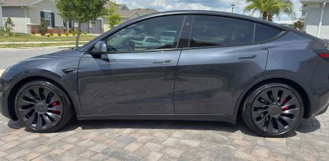 Tesla Model Y 2024