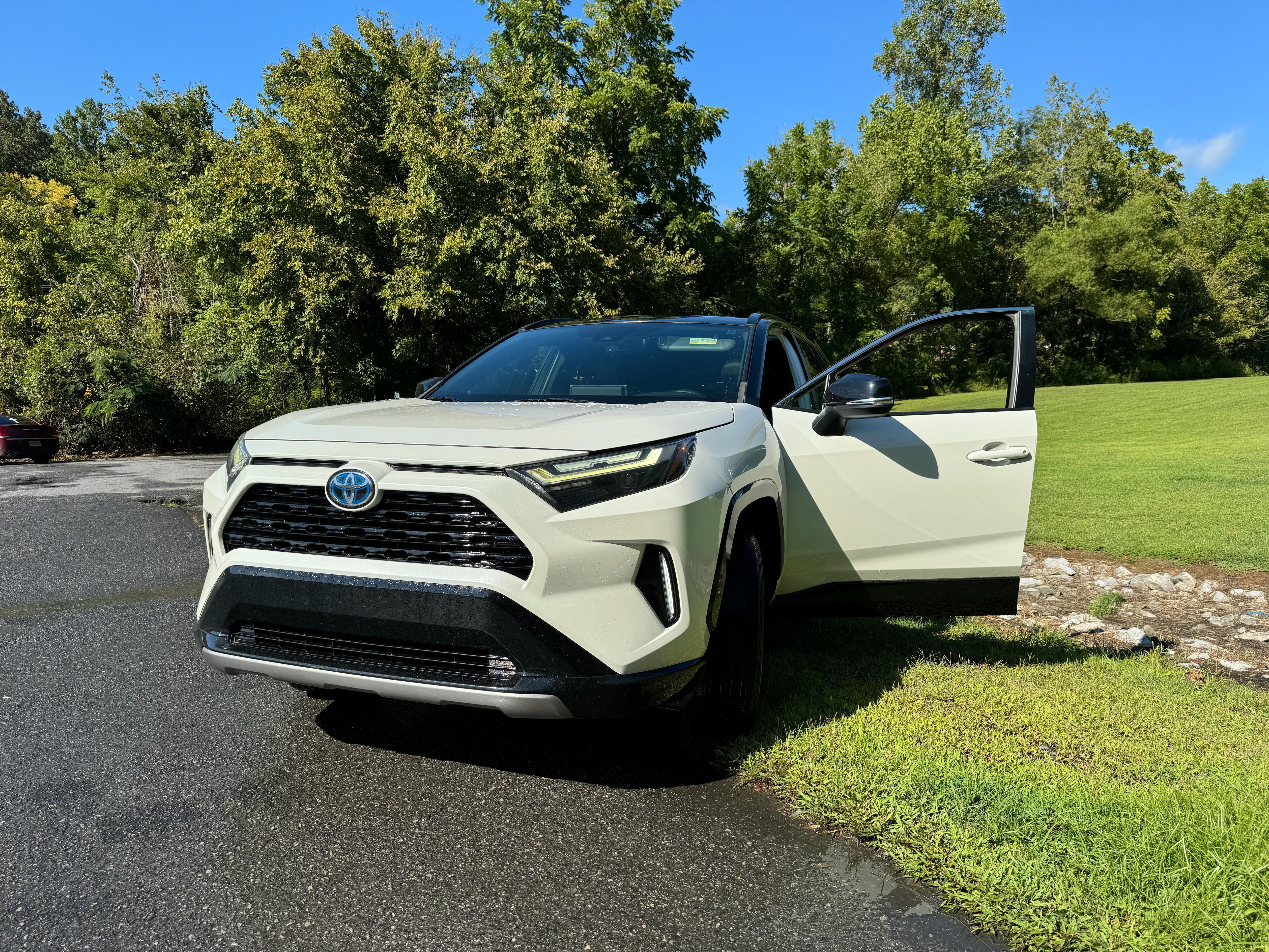 Toyota RAV4 Hybrid 2022 in Des Plaines, IL