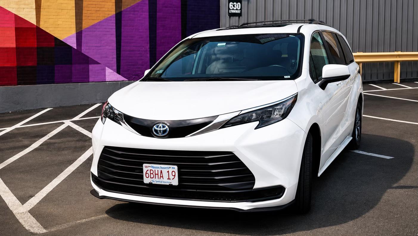 Toyota Sienna 2025 in Revere, MA