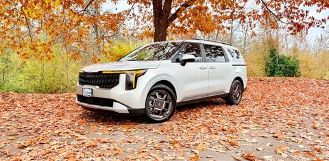 Kia Carnival Hybrid 2025