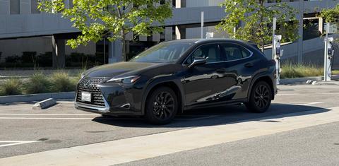 Lexus UX 2025