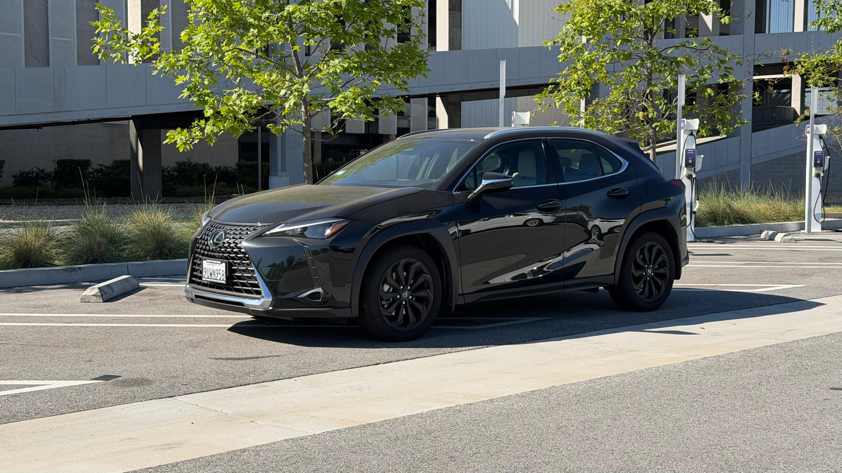 Lexus UX 2025 in 