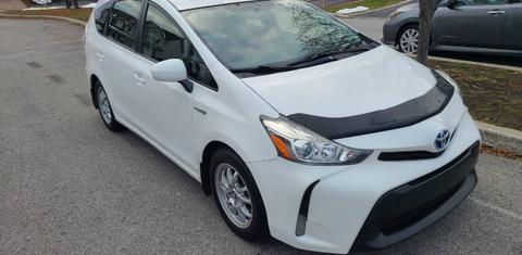 Toyota Prius v 2015