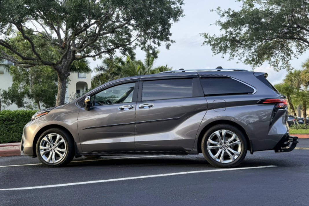 Toyota Sienna 2024 in Pembroke Pines, FL