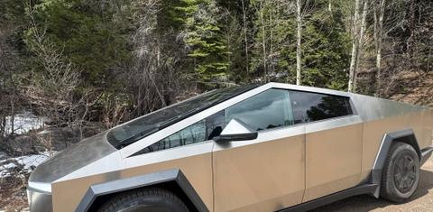 Tesla Cybertruck 2025
