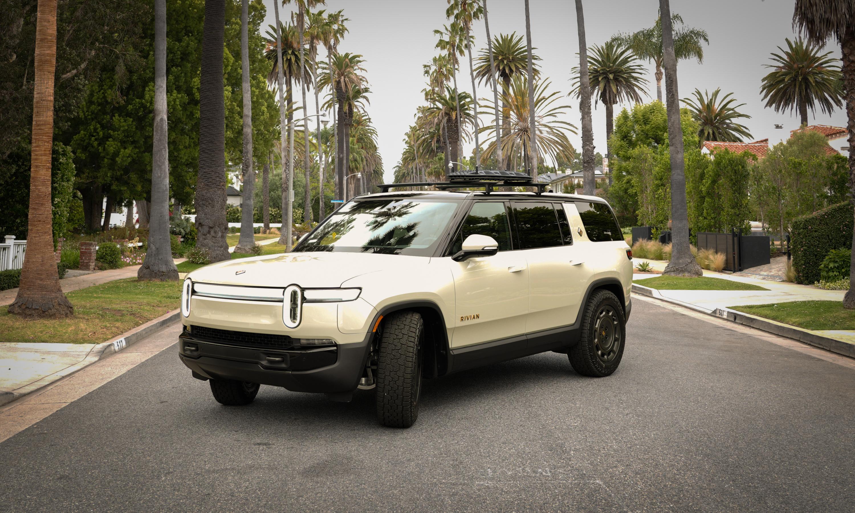 Rivian R1S 2025 in Hermosa Beach, CA